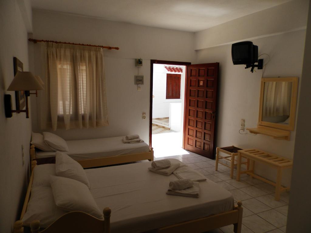 Aeolos Hotel Apartments Gythio Room photo